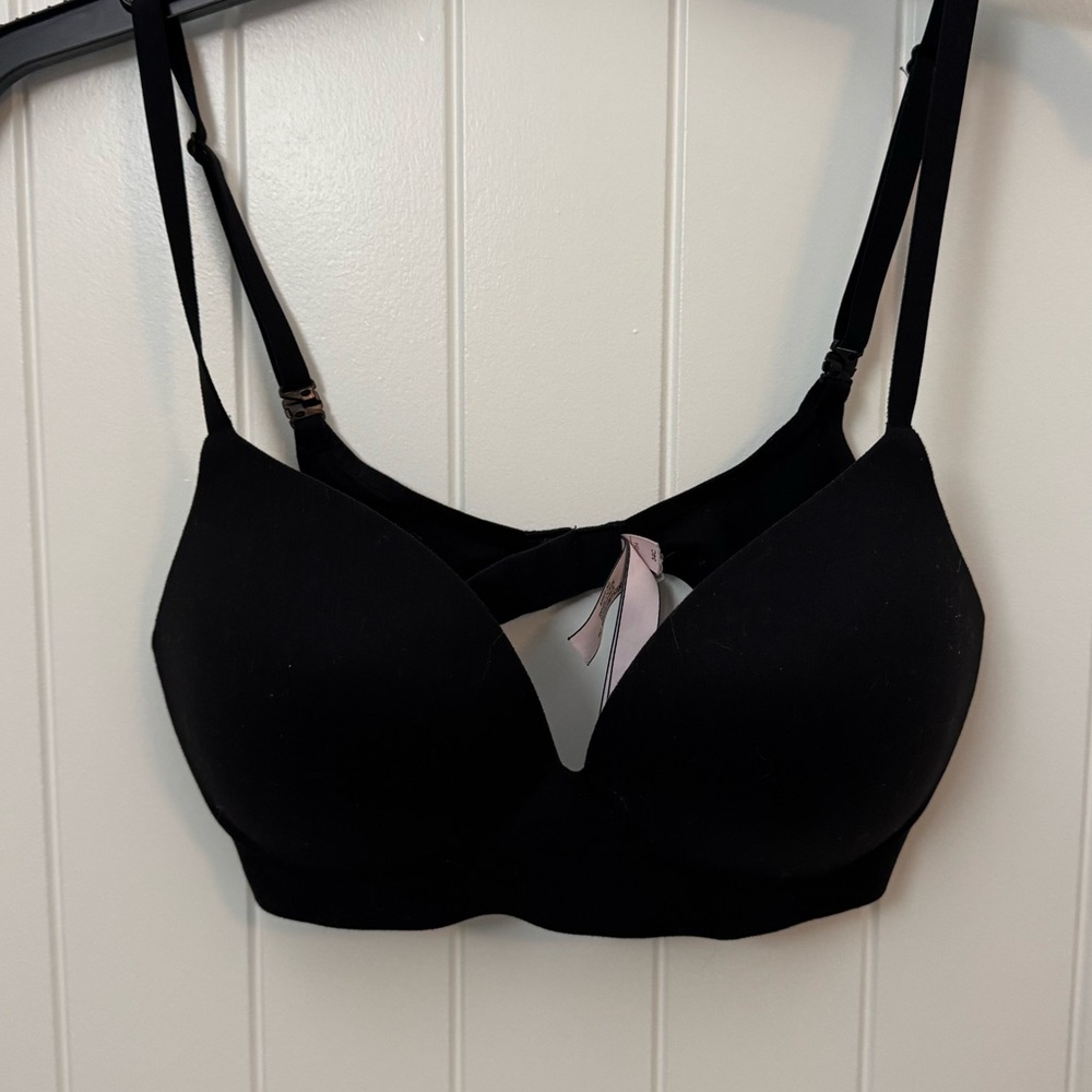 Victoria’s Secret padded black bra. Size 34c